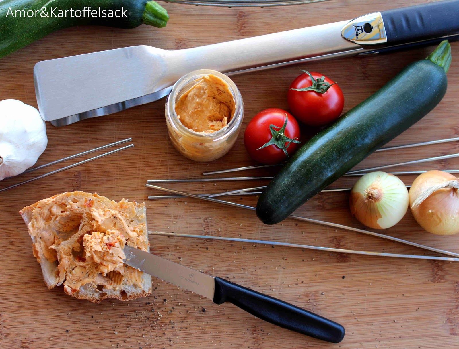 Amor&Kartoffelsack: Grillbutter: Tomate-Knoblauch